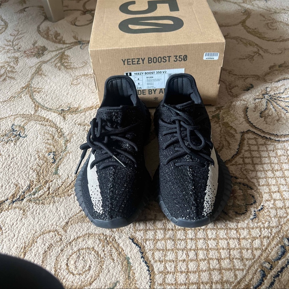YEEZY 350 V2 ‘Oreo’